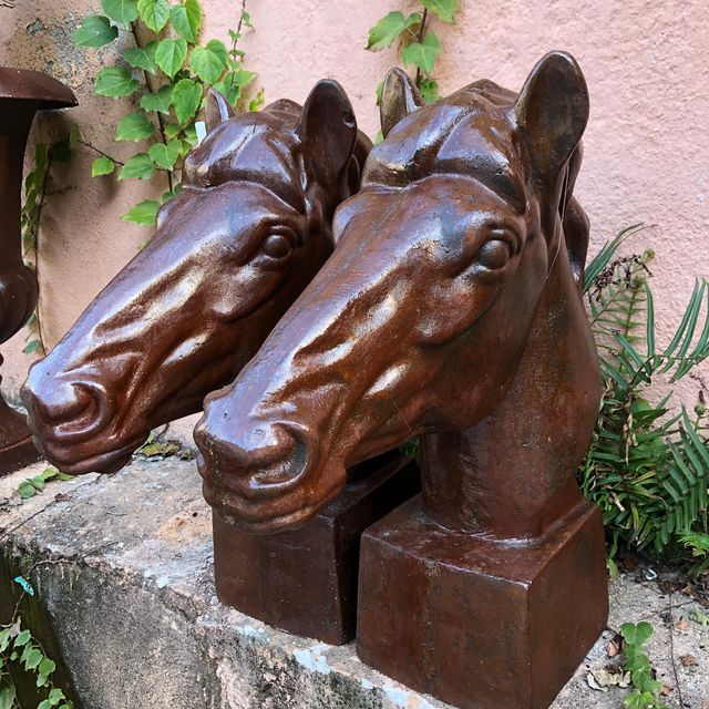 ESCULTURA EM MÁRMORE MACIÇO DE CABEÇA DE CAVALO