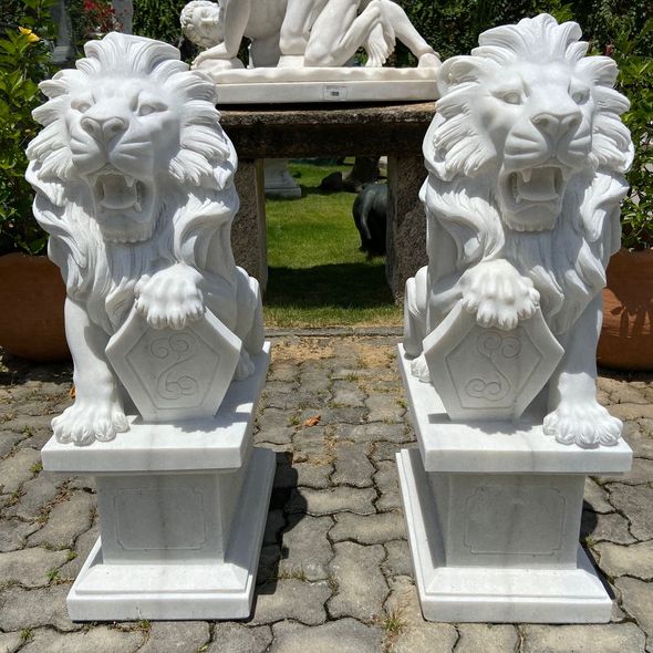 Par-de-Leoes-com-Escudo-em-Marmore-105cm-EMP576--1-
